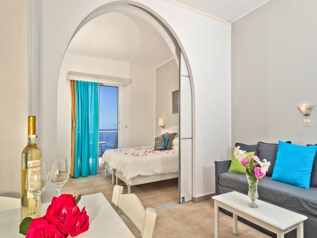 rooms-apartment-1-bedroom-seaview-balcony-or-terrace