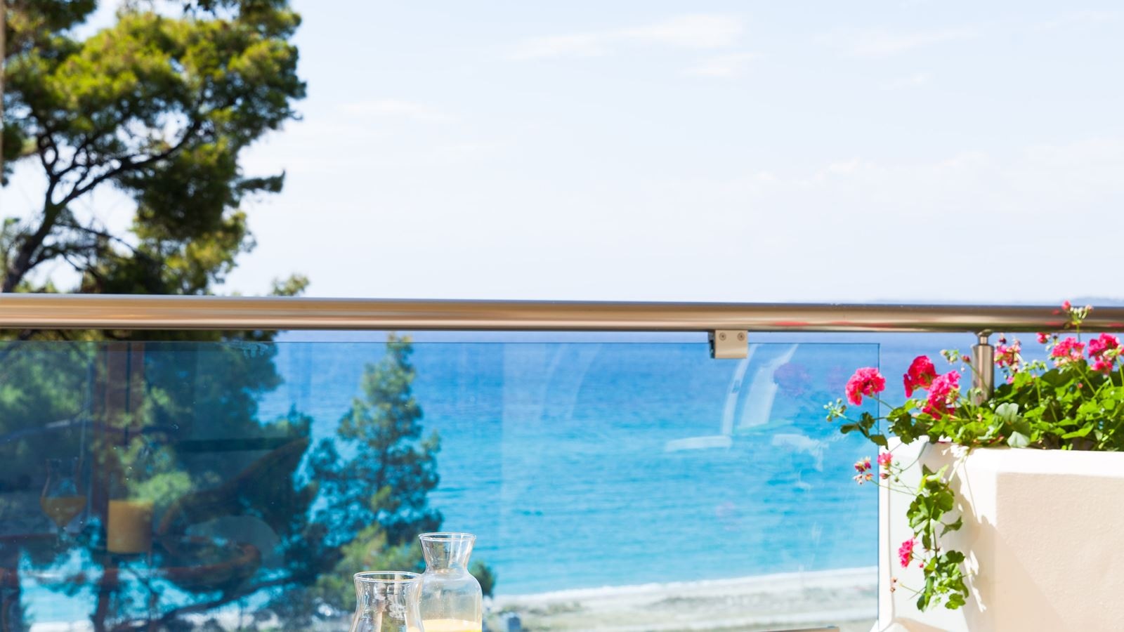 rooms-superior-room-sea-view-bungalow