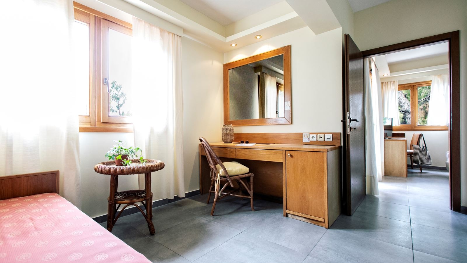 rooms-family-room-garden-view