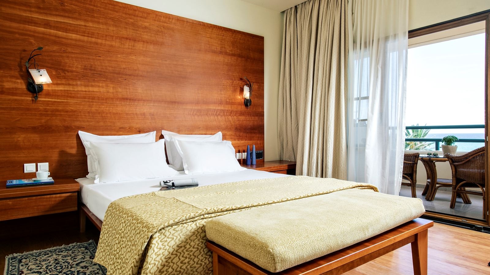 rooms-suite-main-building--sea-view