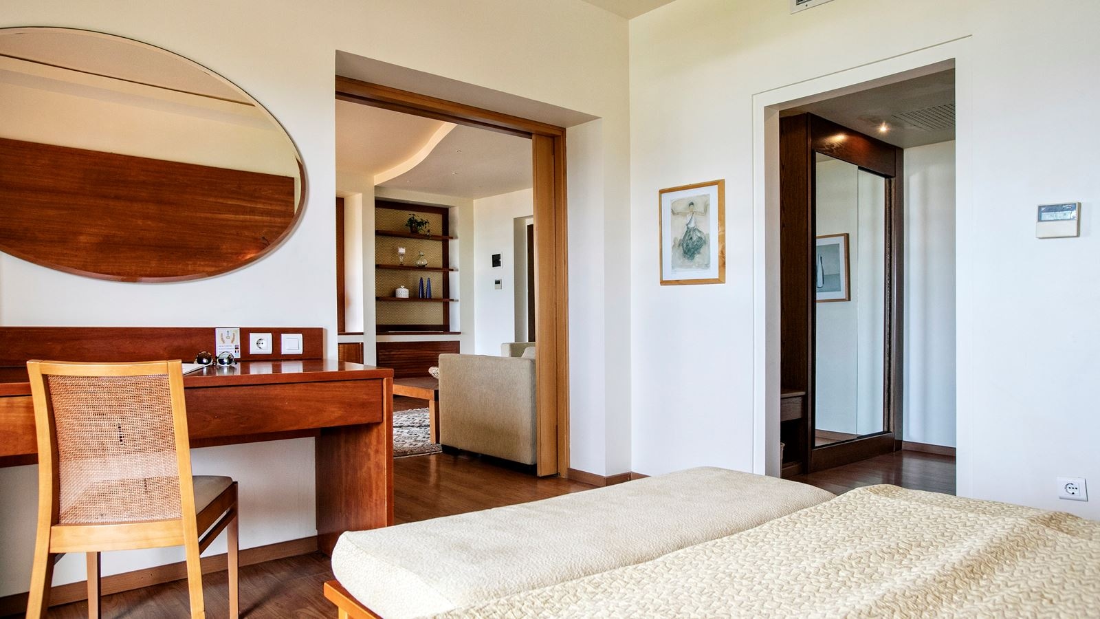 rooms-suite-main-building--sea-view