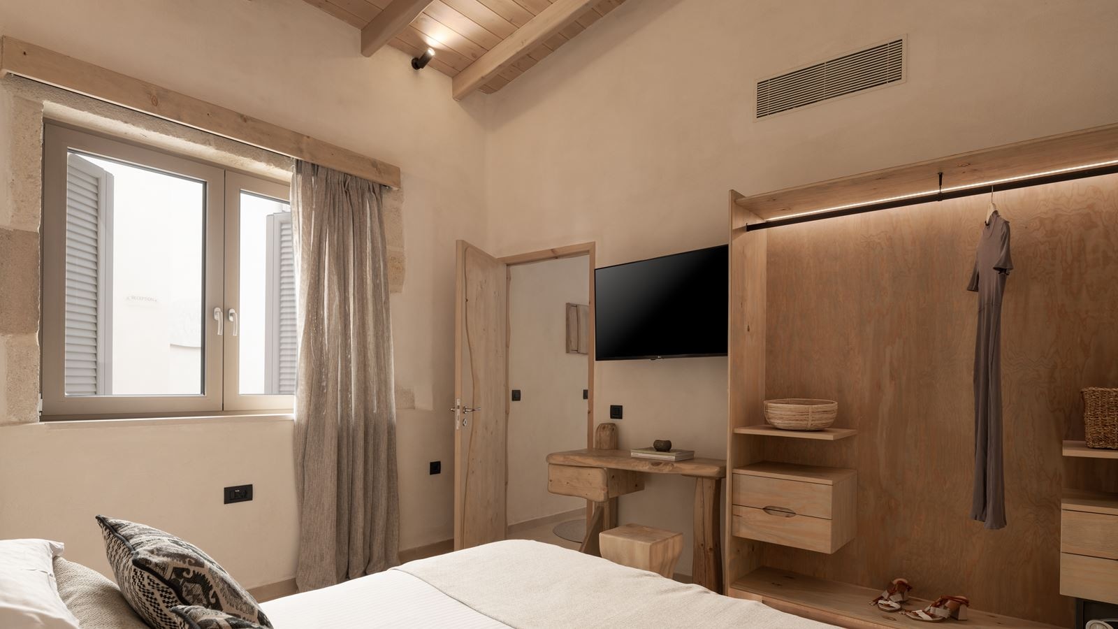 rooms-deluxe-suite