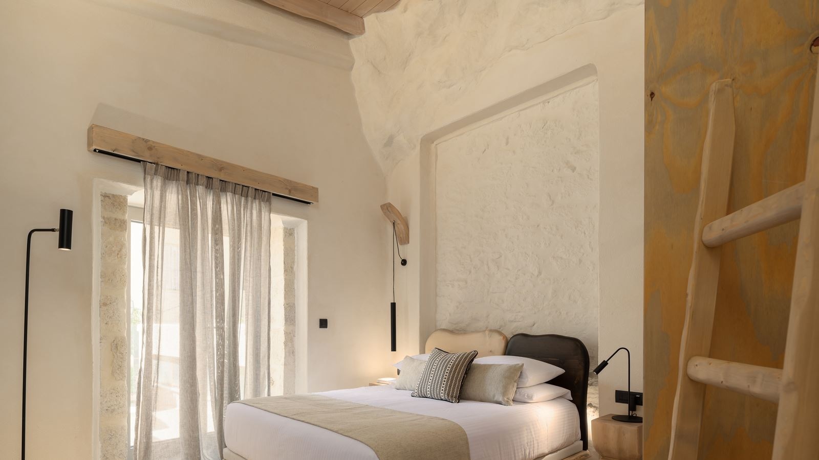 rooms-deluxe-suite
