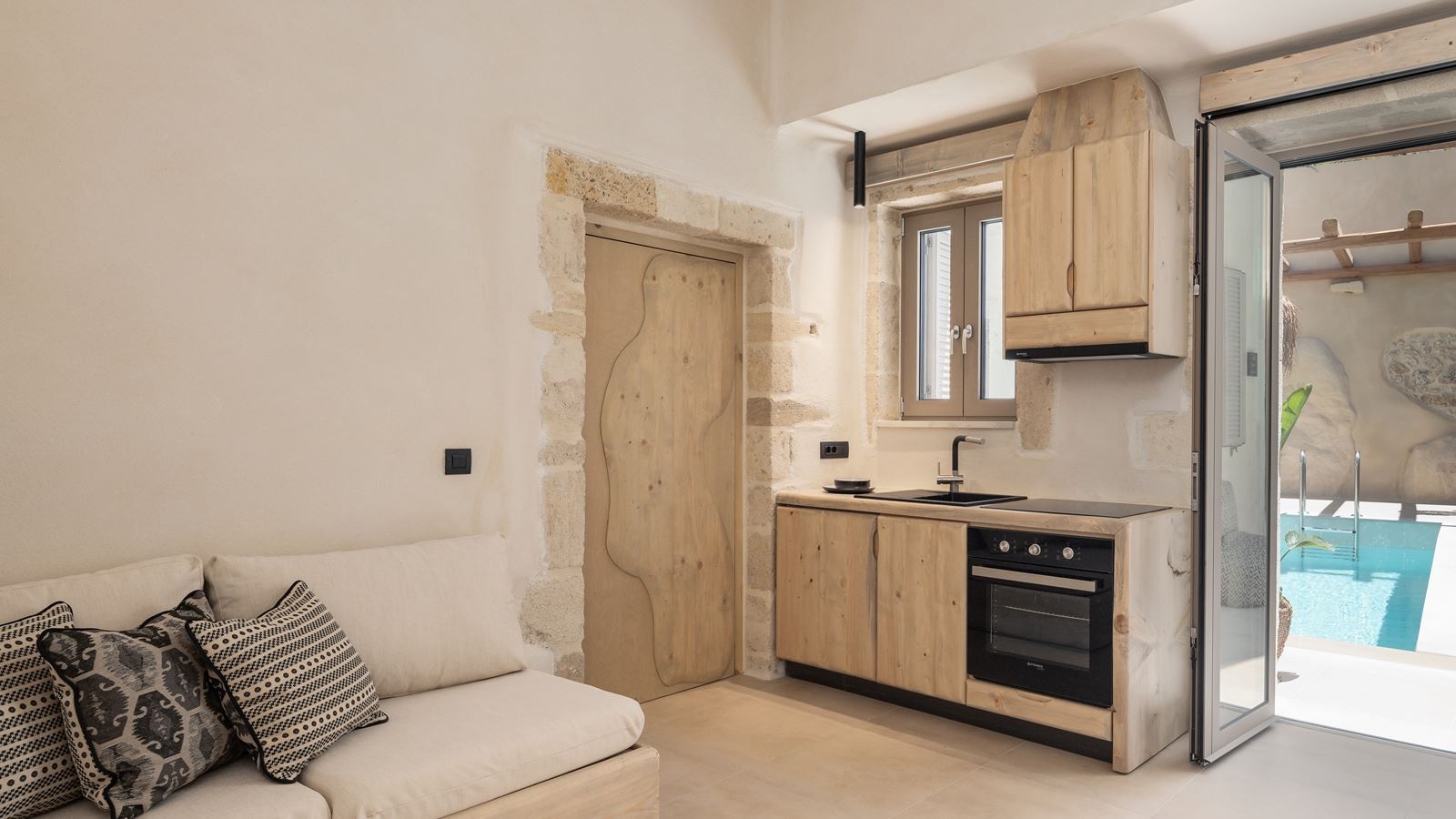 rooms-deluxe-suite