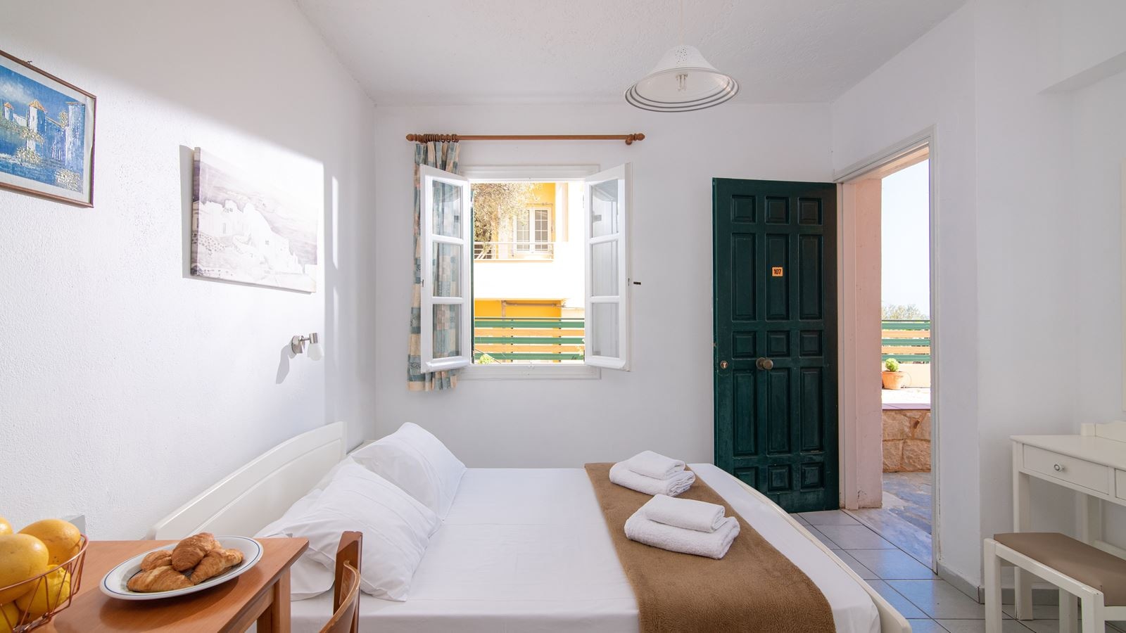 rooms-studio-with-garden-or-pool-view