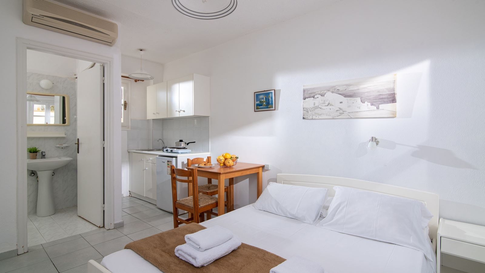 rooms-studio-with-garden-or-pool-view