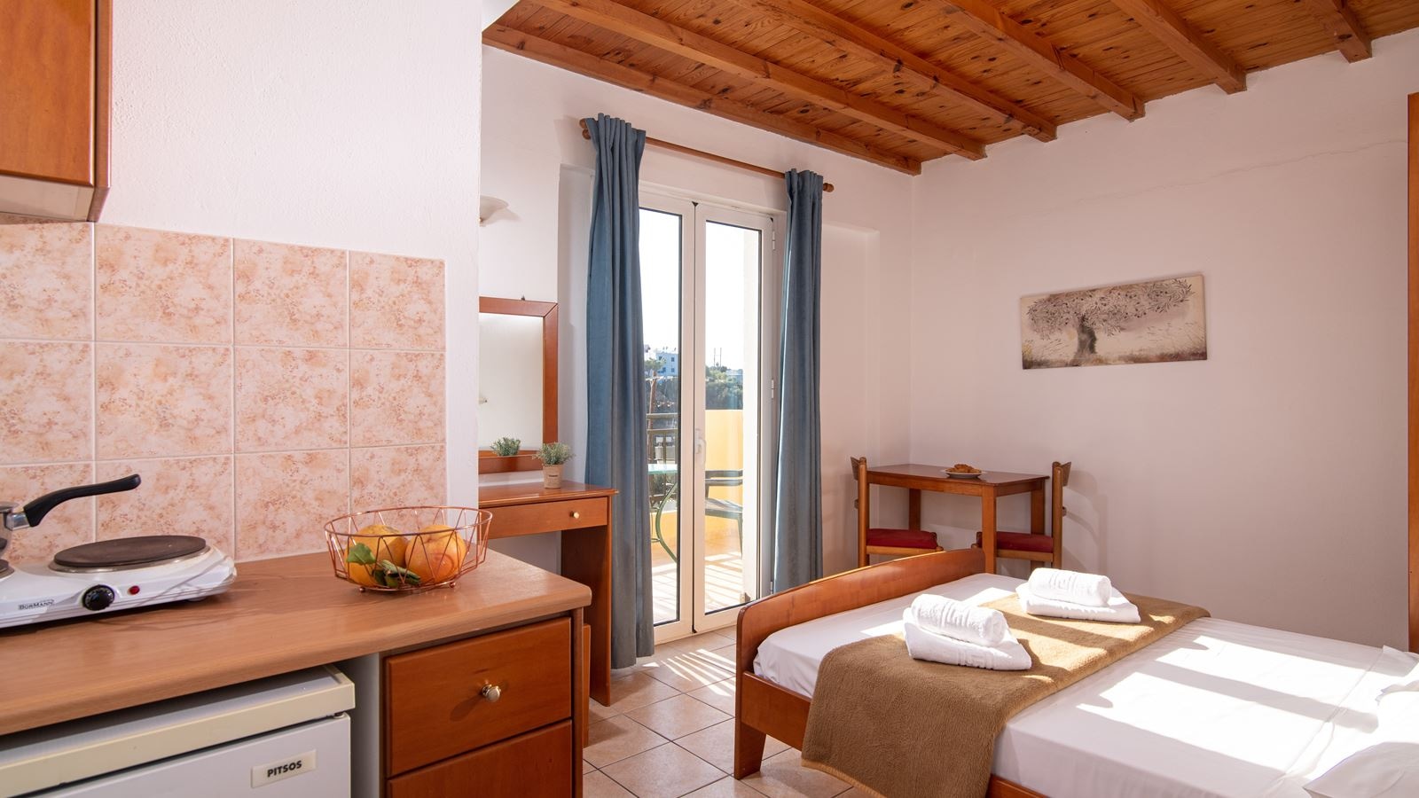 rooms-studio-with-garden-or-pool-view