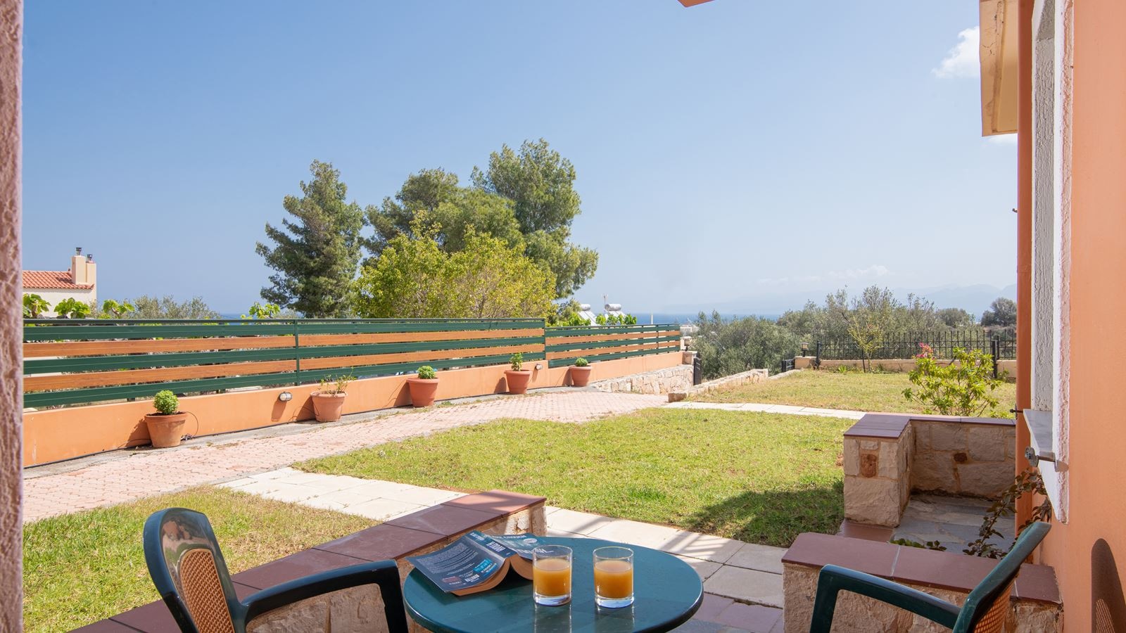 rooms-studio-with-garden-or-pool-view