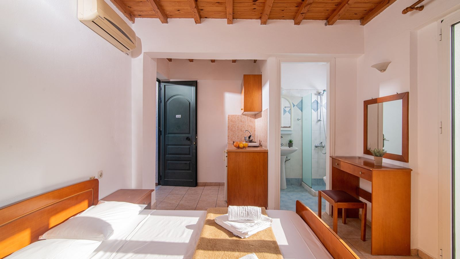 rooms-studio-with-garden-or-pool-view