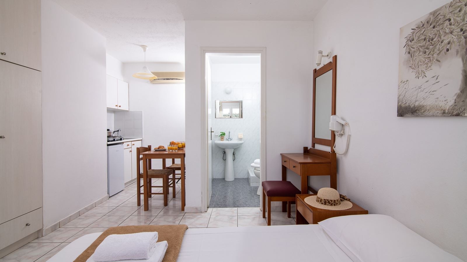 rooms-studio-with-garden-or-pool-view