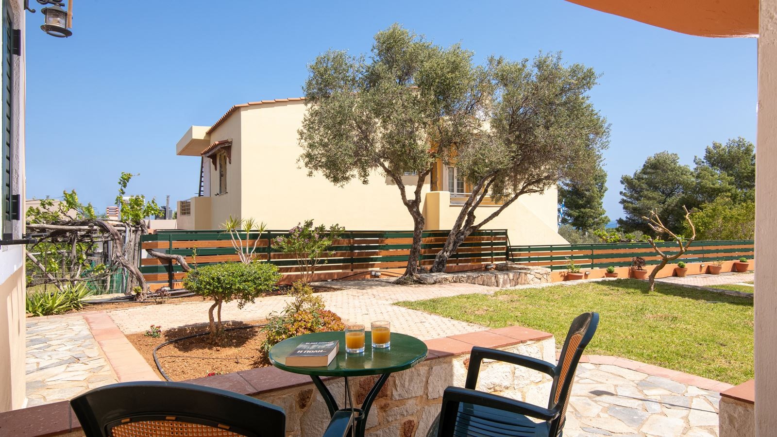 rooms-triple-studio-with-mountain-or-garden-view