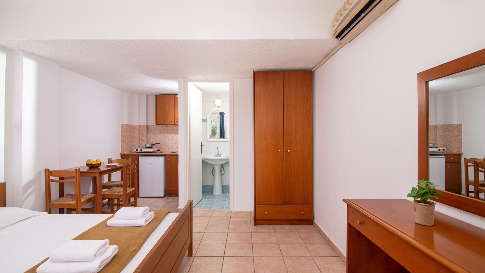 rooms-triple-studio-with-mountain-or-garden-view