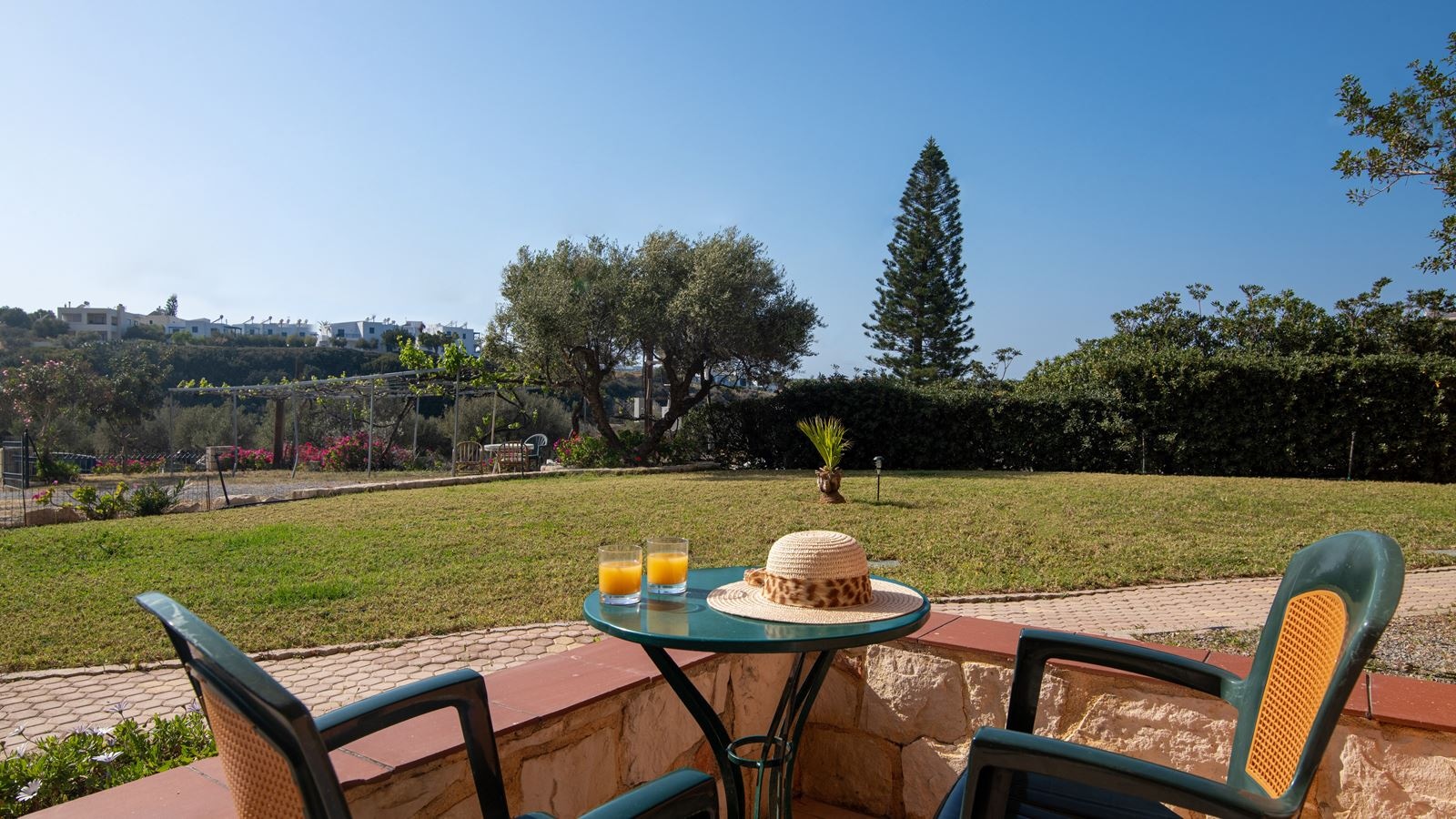 rooms-one-bedroom-apartment-with-garden-or-pool-view