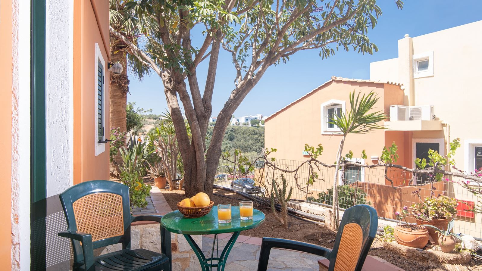 rooms-one-bedroom-apartment-with-garden-or-pool-view