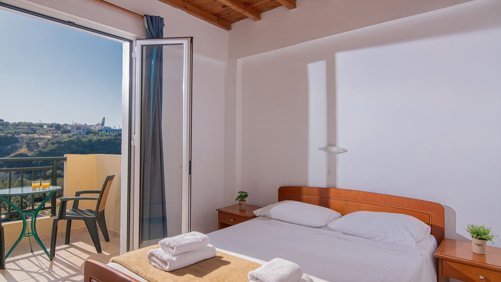 rooms-one-bedroom-apartment-with-sea-view