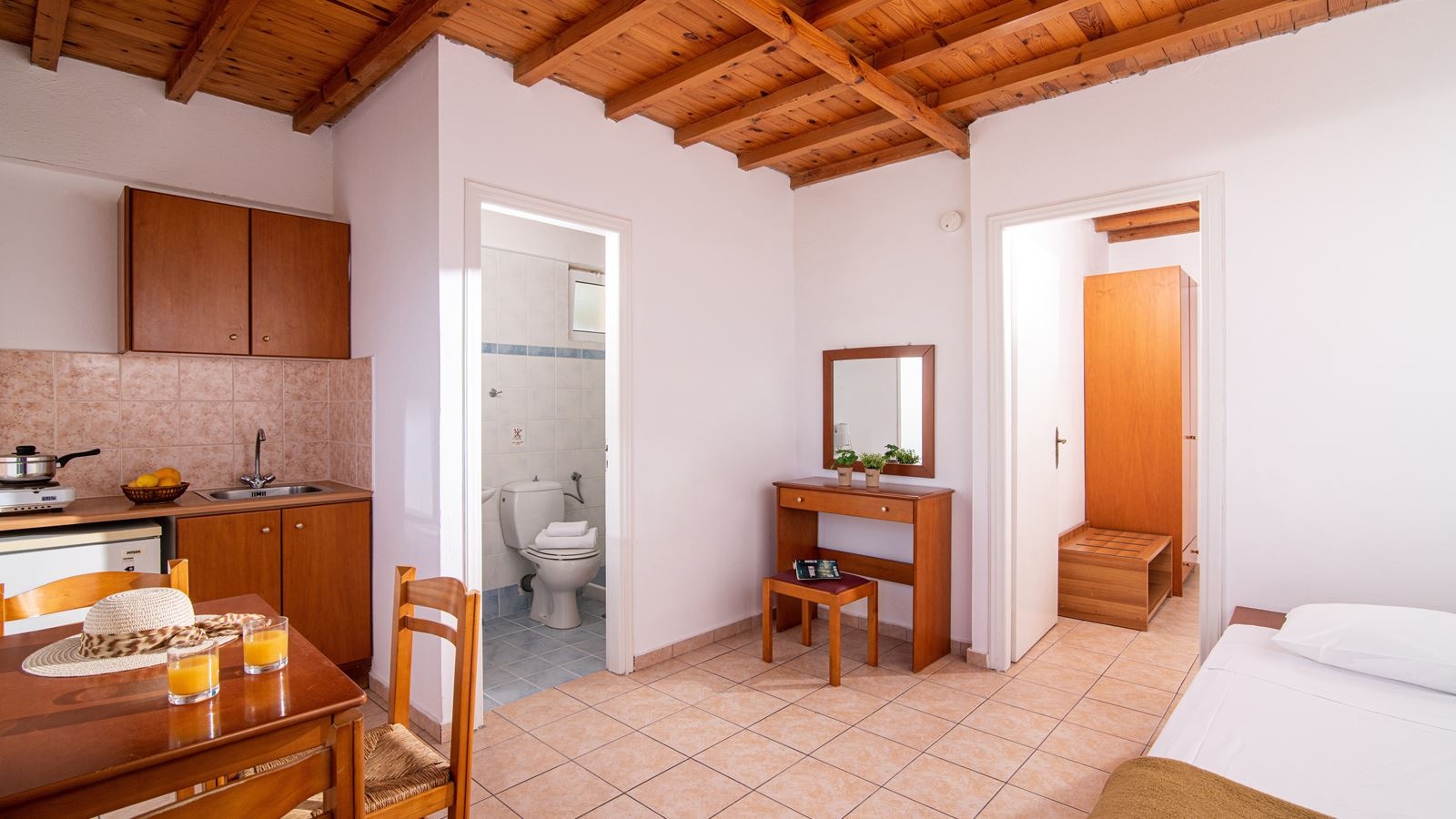 rooms-one-bedroom-apartment-with-sea-view