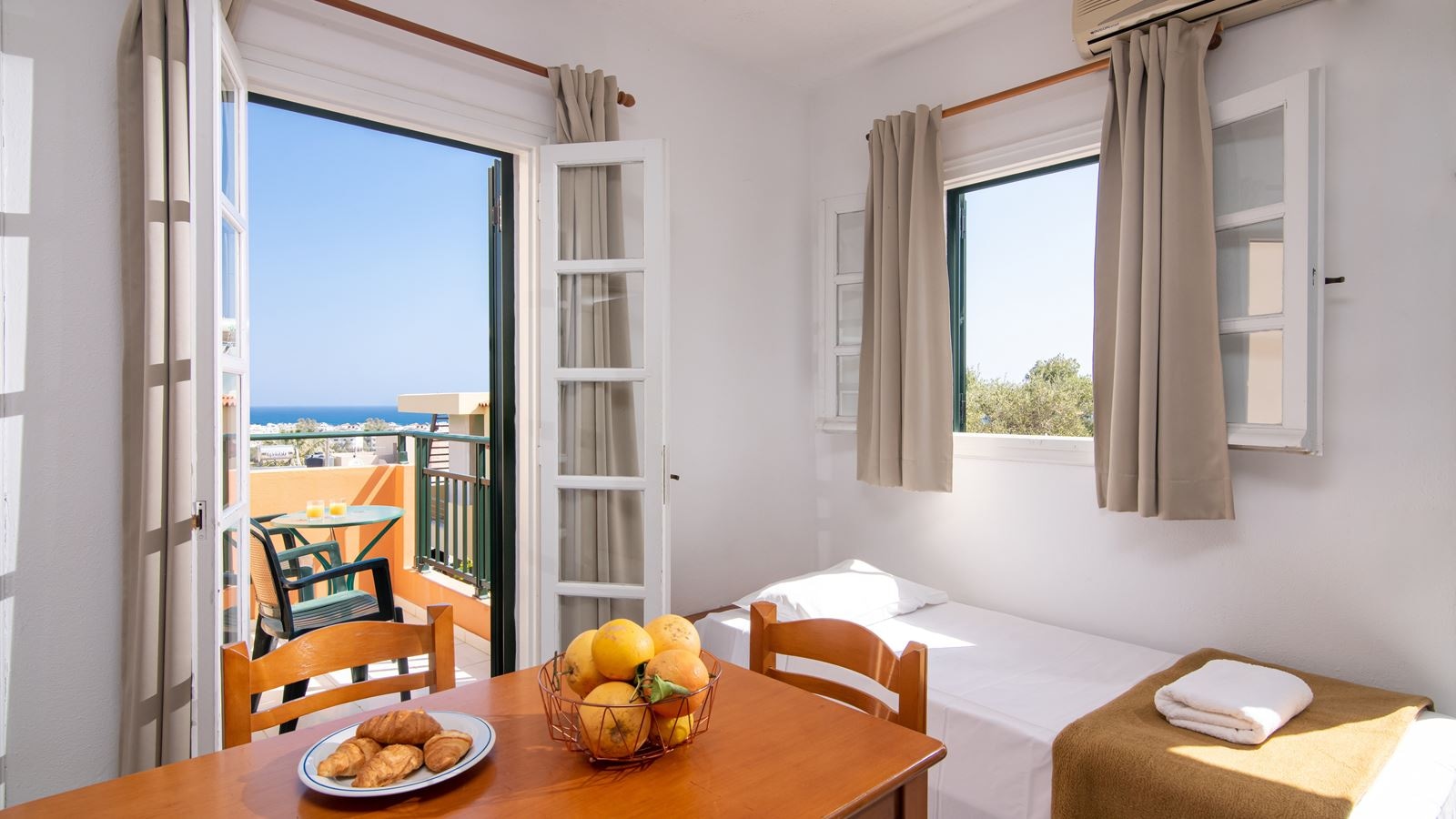 rooms-one-bedroom-apartment-with-sea-view