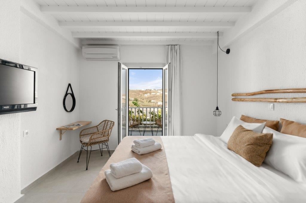 rooms-friends-and-family-room