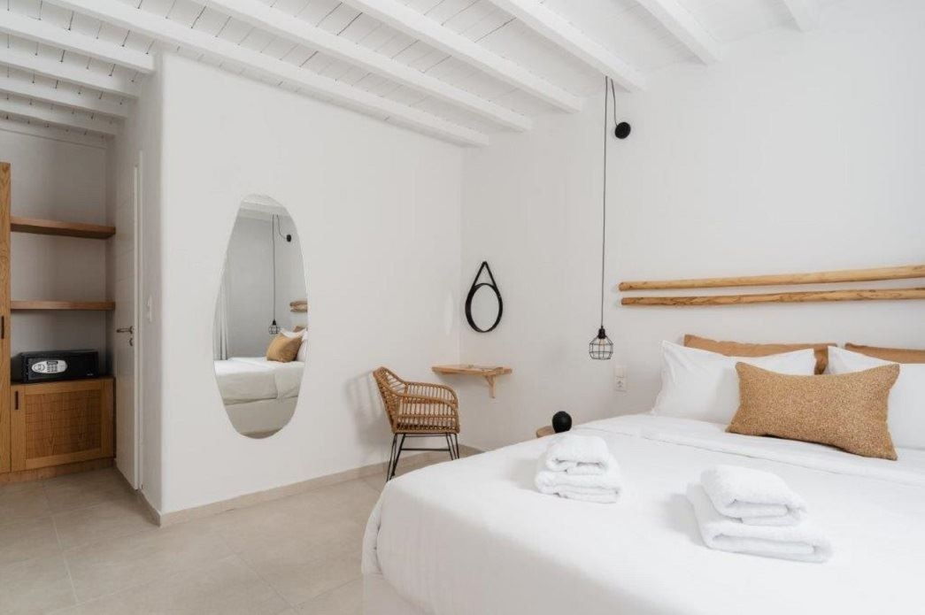 rooms-friends-and-family-room-sea-view