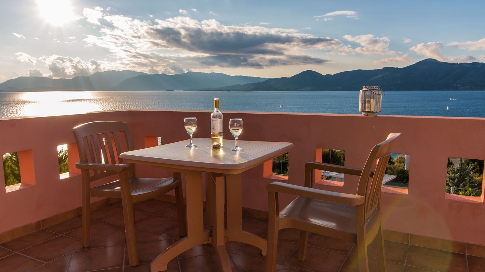 rooms-maisonette-with-side-sea-view