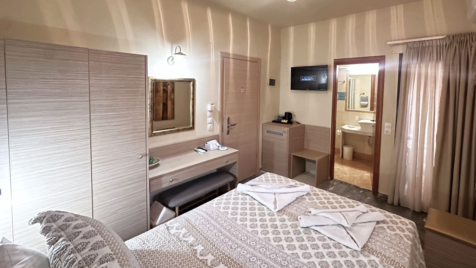 rooms-single-room-standard-balcony