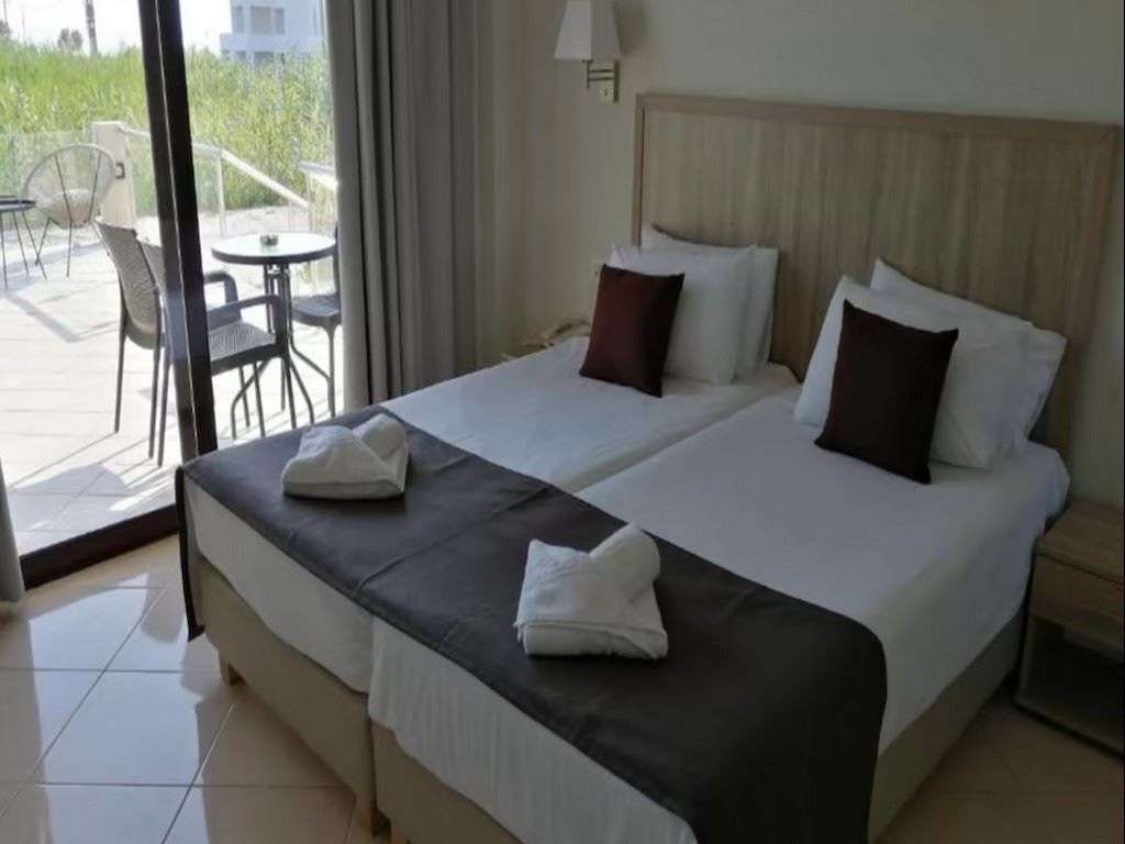 rooms-apartment-2-bedrooms-landview-balcony-or-terrace