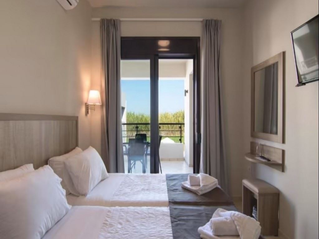 rooms-apartment-2-bedrooms-landview-balcony-or-terrace