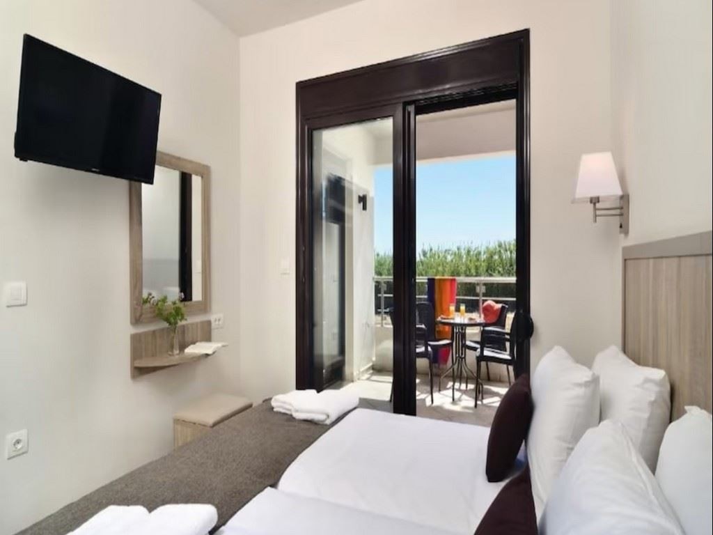 rooms-apartment-2-bedrooms-landview-balcony-or-terrace