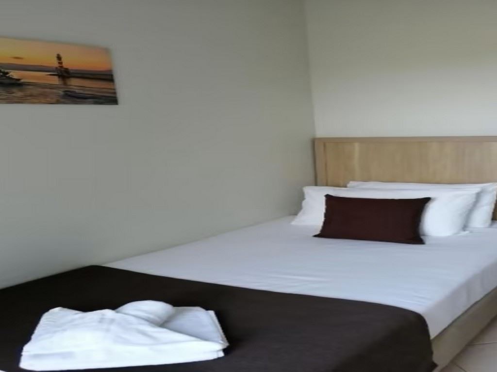 rooms-apartment-3-bedrooms-landview-balcony-or-terrace