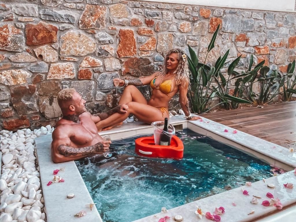 rooms-villa-beachfront-private-jacuzzi