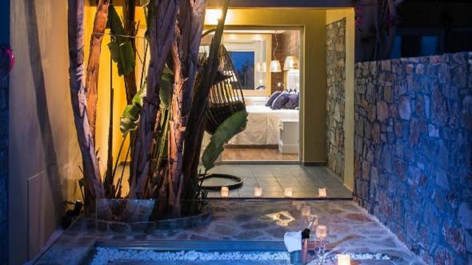 rooms-villa-beachfront-private-jacuzzi