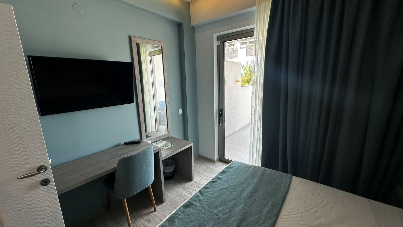 rooms-junior-suite-with-garden-view