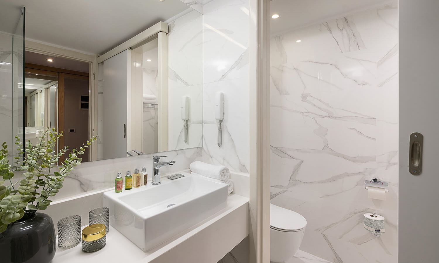 rooms-maisonette-pool-view-or-garden-view