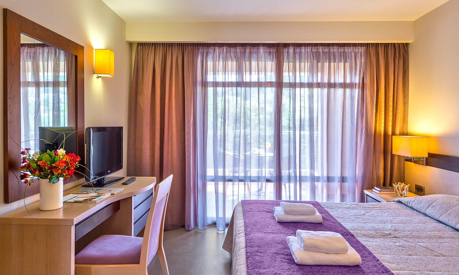 rooms-studio-pool-viewgarden-view