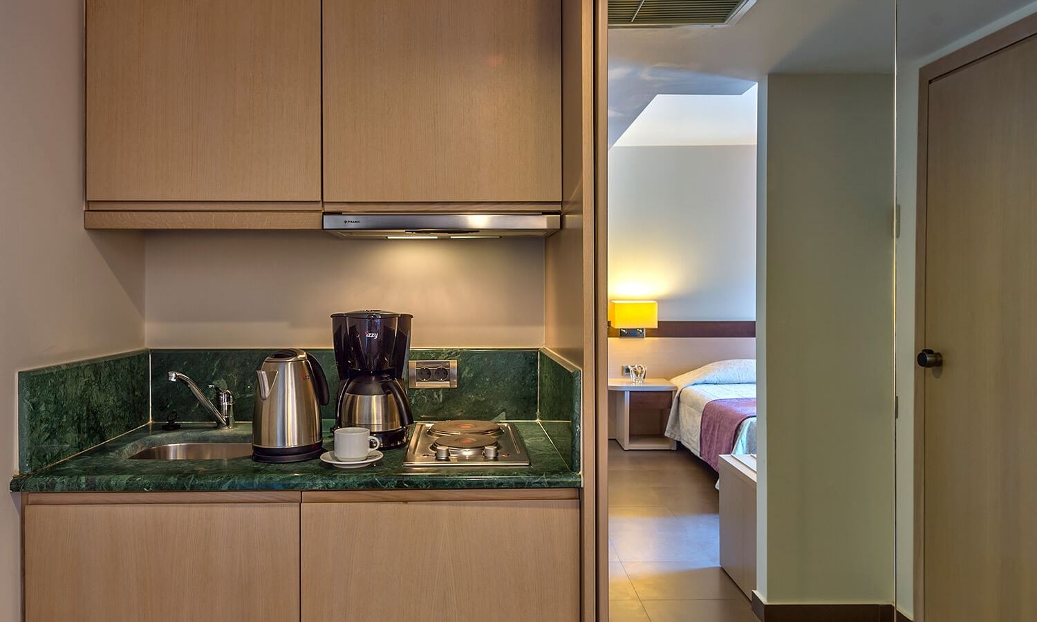 rooms-studio-pool-viewgarden-view