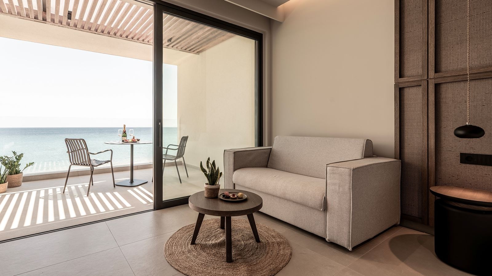 rooms-suite-superior-sea-view-with-balcony