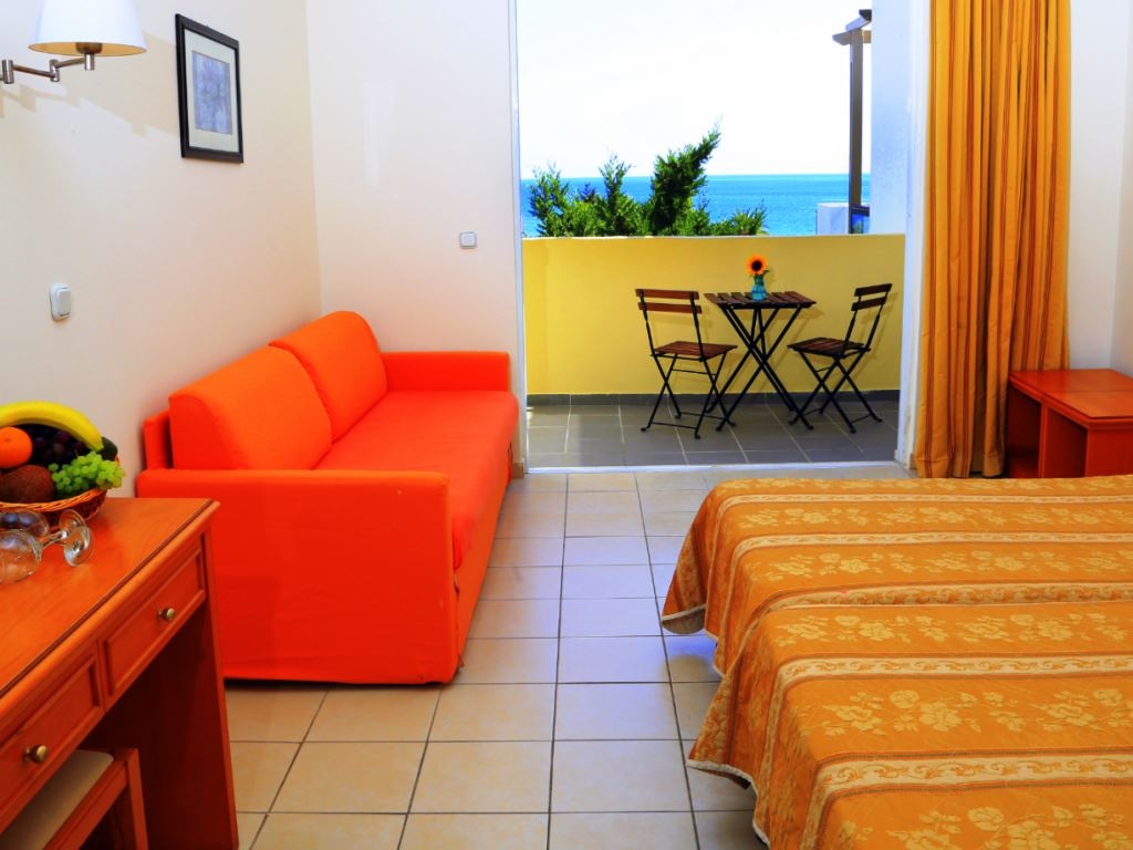 rooms-family-room-sea-view