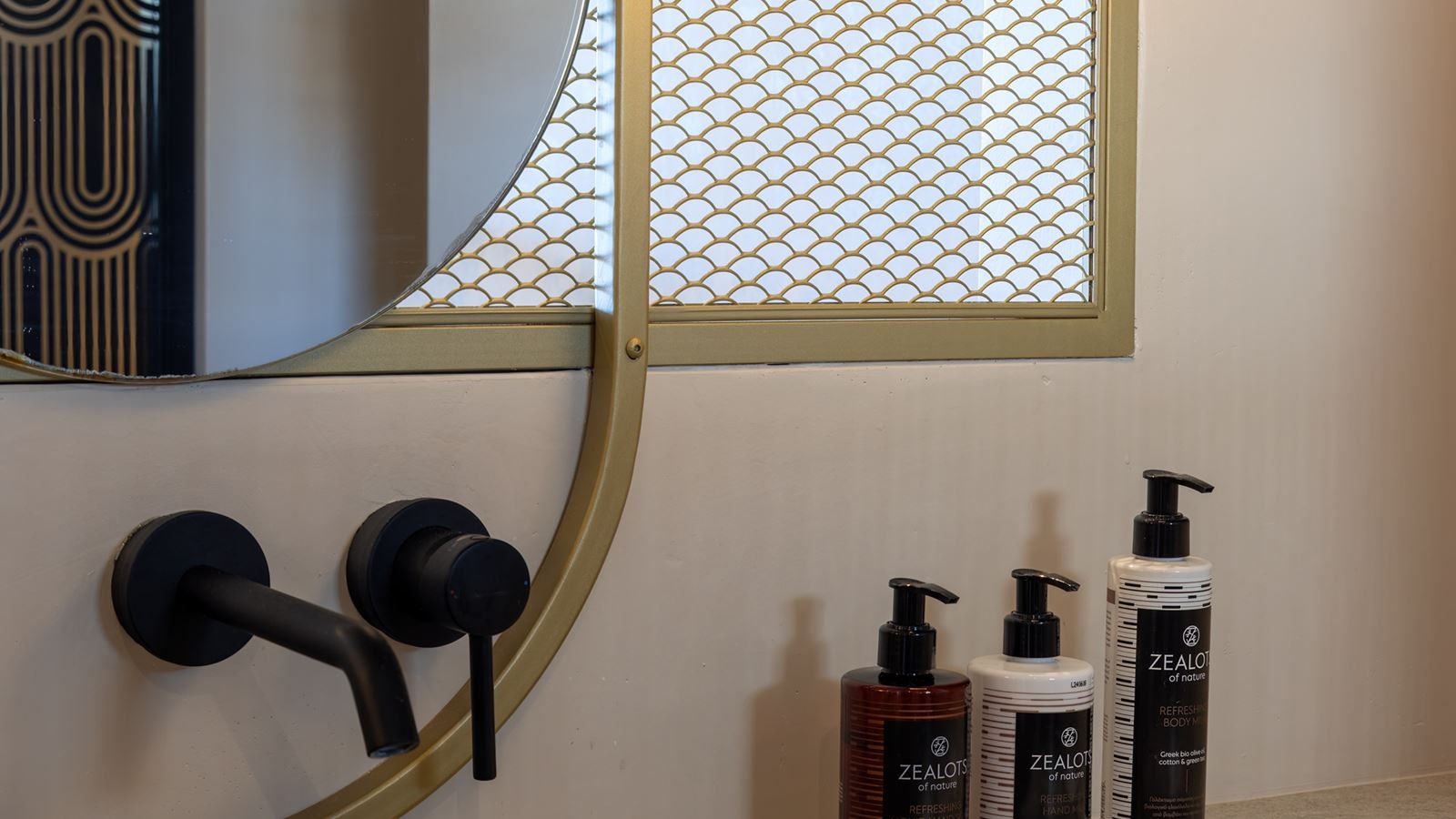 rooms-ivory-gold-suite-seaview-individual-pool