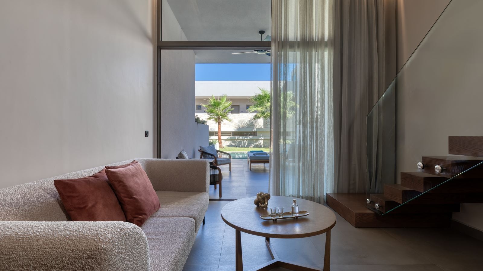 rooms-rouge-gold-maisonette-suite-individual-pool