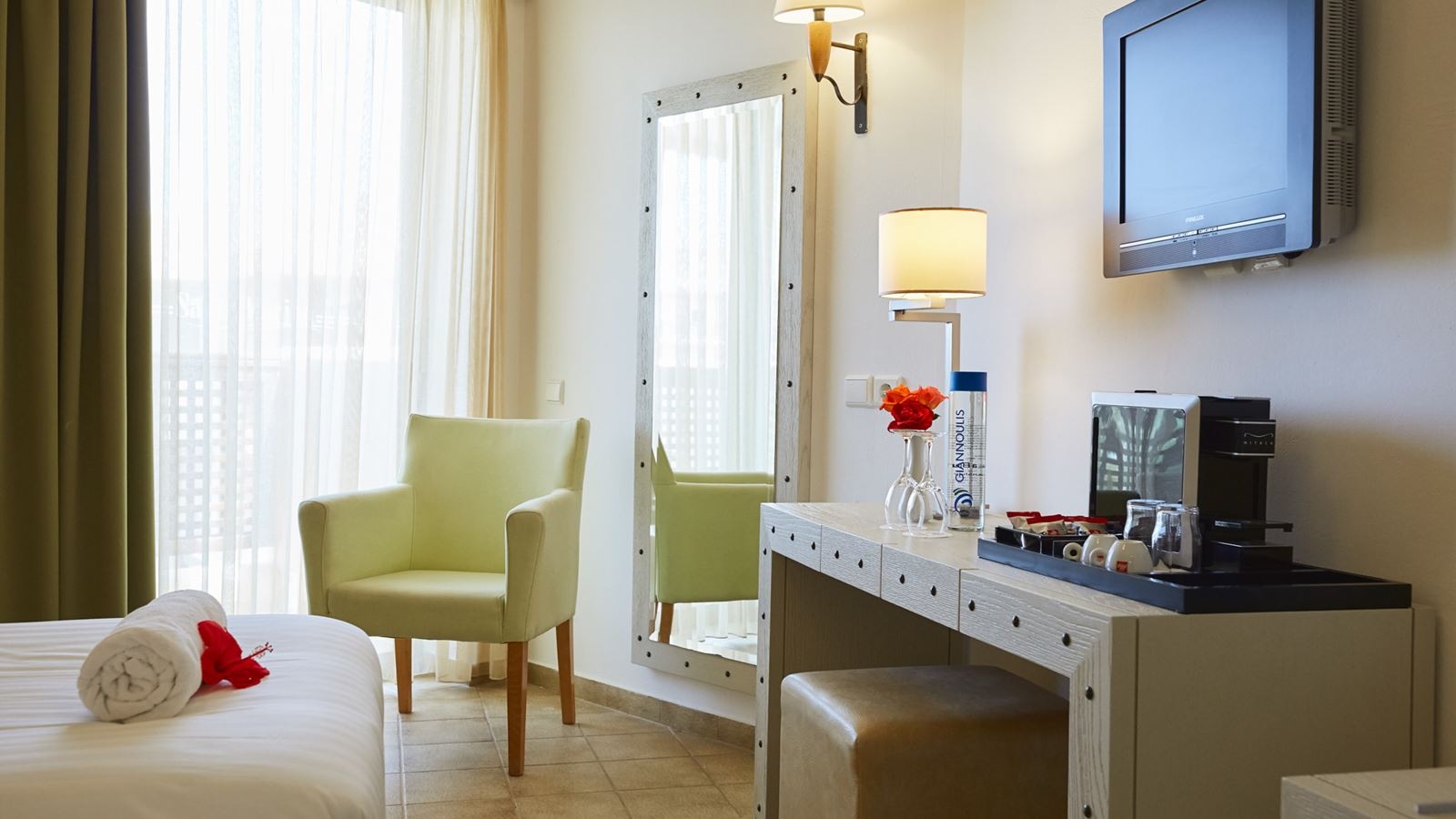 rooms-room-twindouble-pool-view