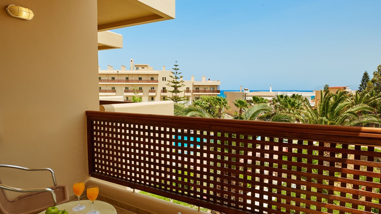 rooms-room-twindouble-pool-view