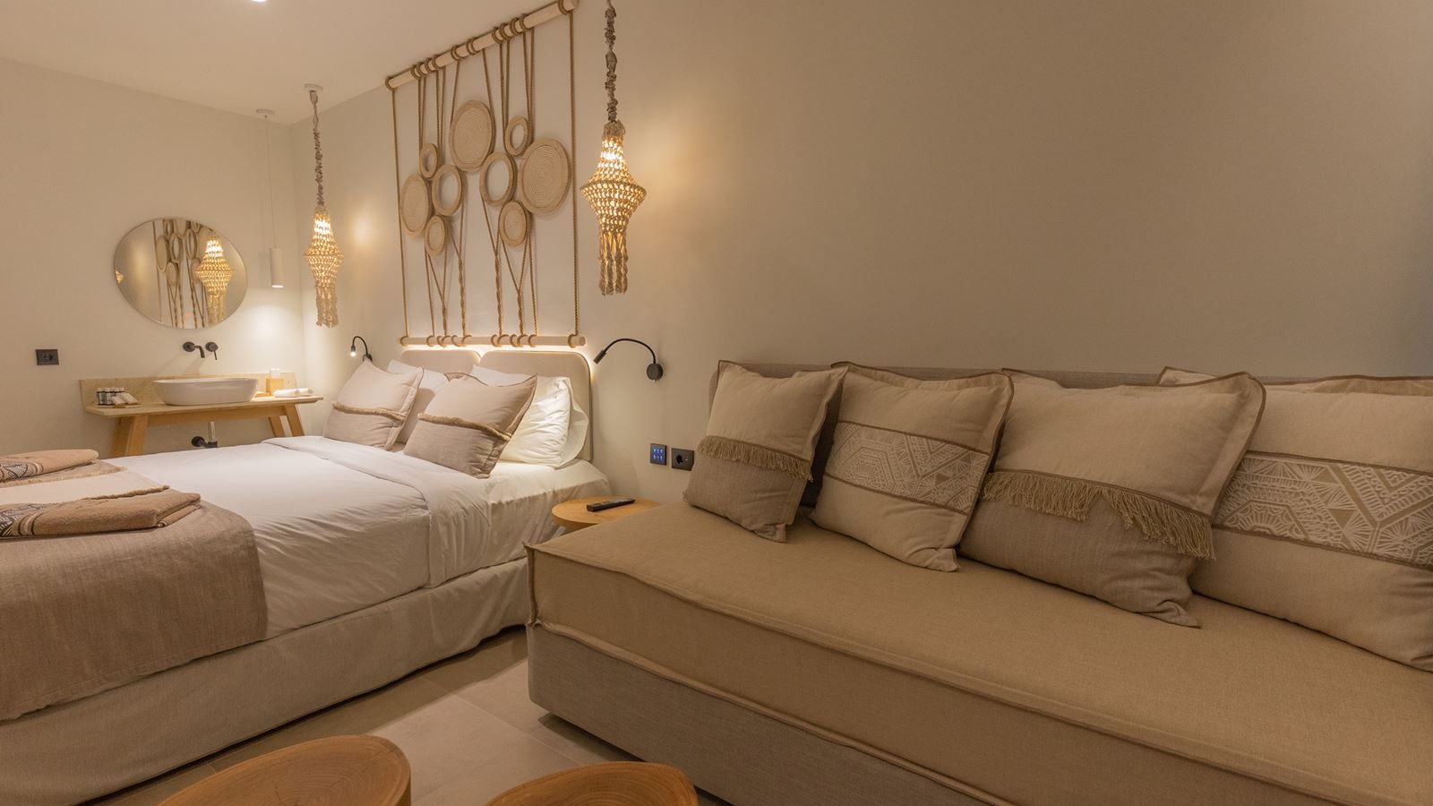 rooms-lifestyle-suite-pool-and-direct-sea-view