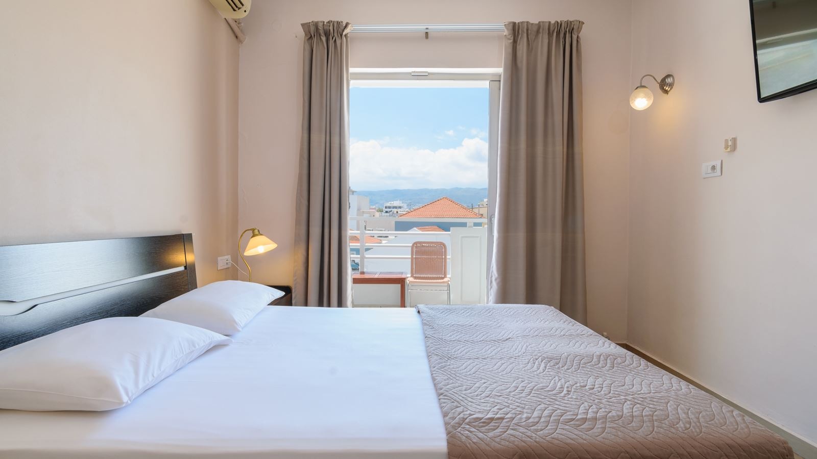 rooms-room-double-cityview-balcony