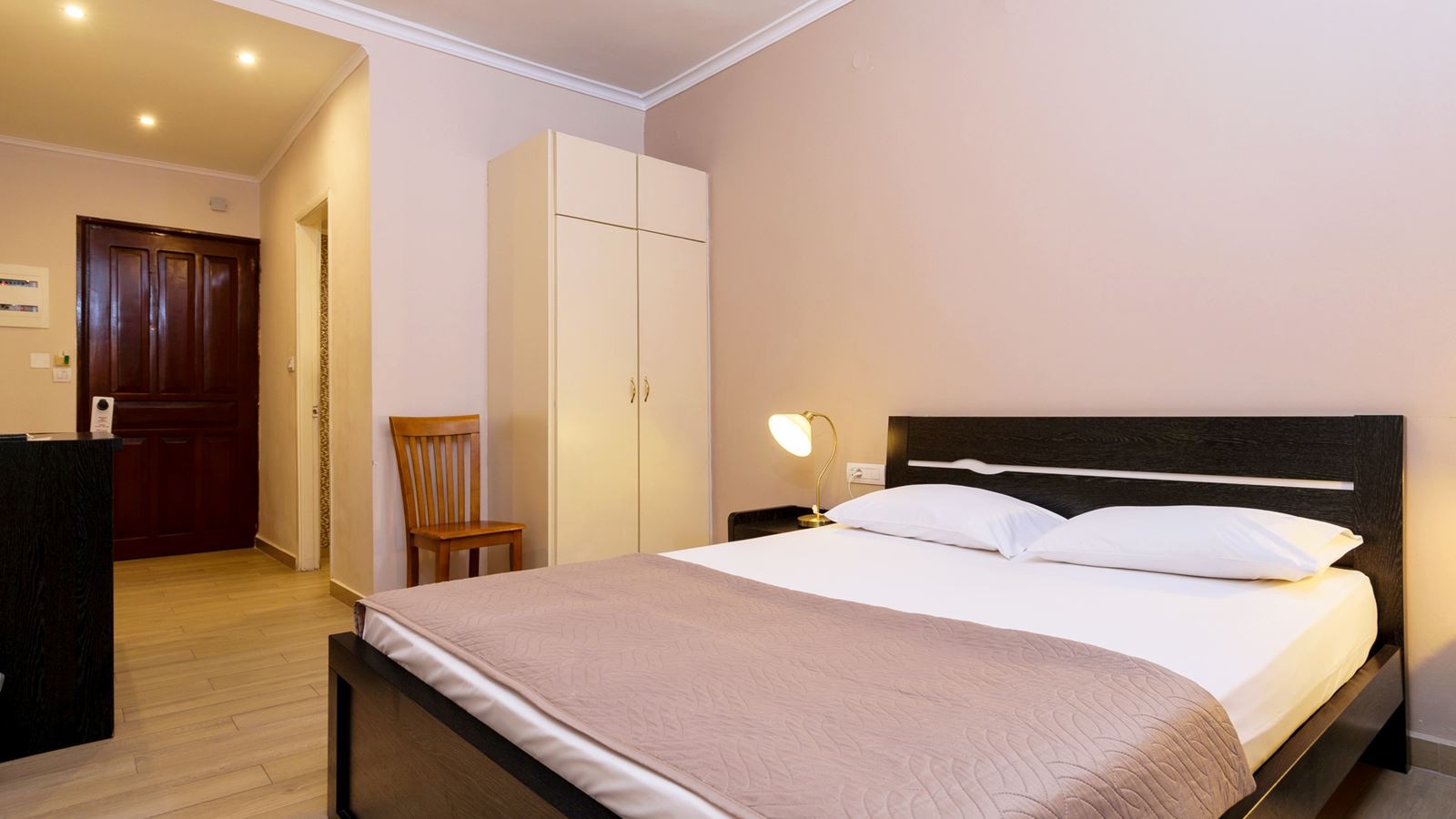 rooms-room-double-cityview-balcony