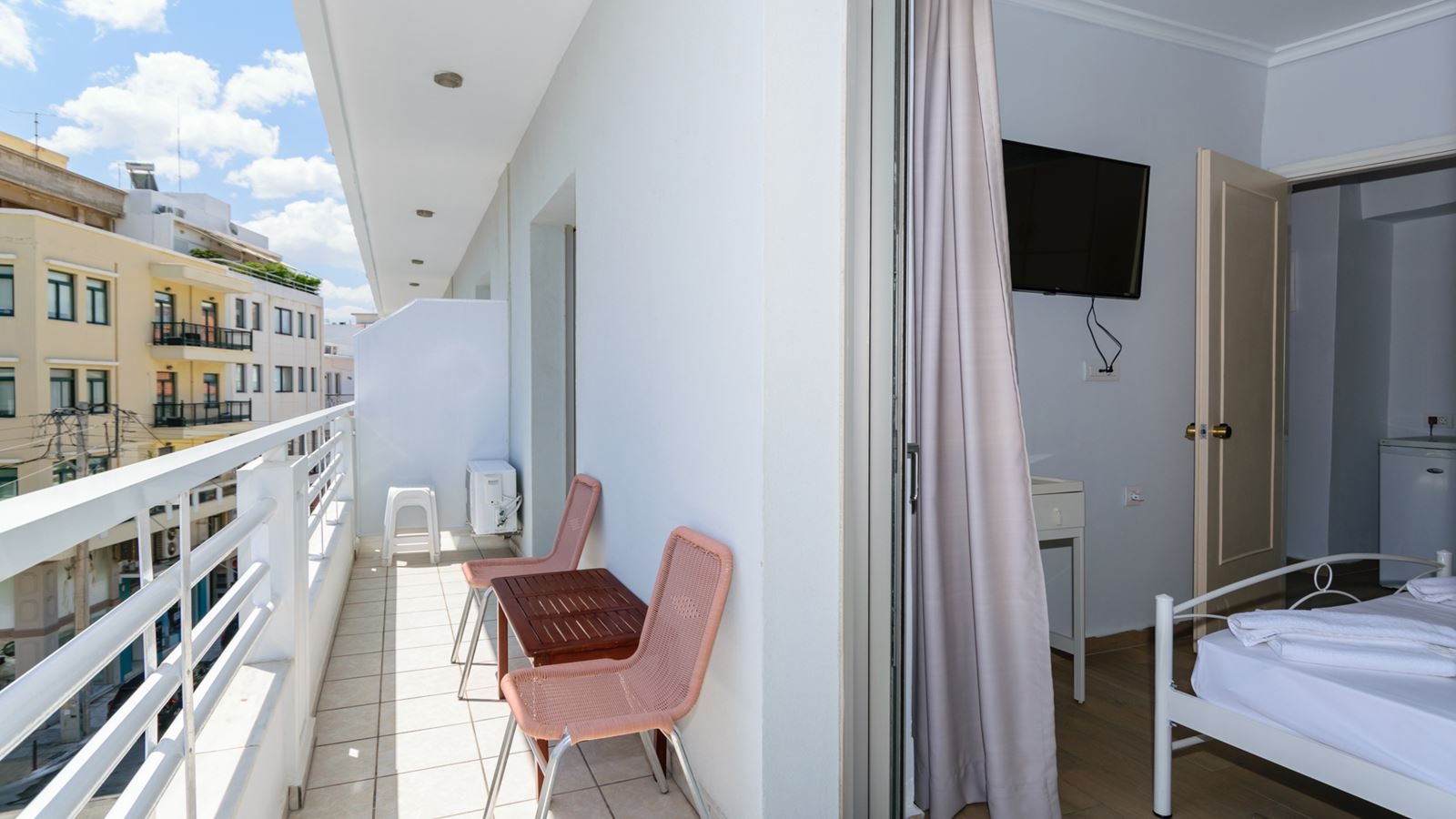 rooms-room-triple-cityview-balcony