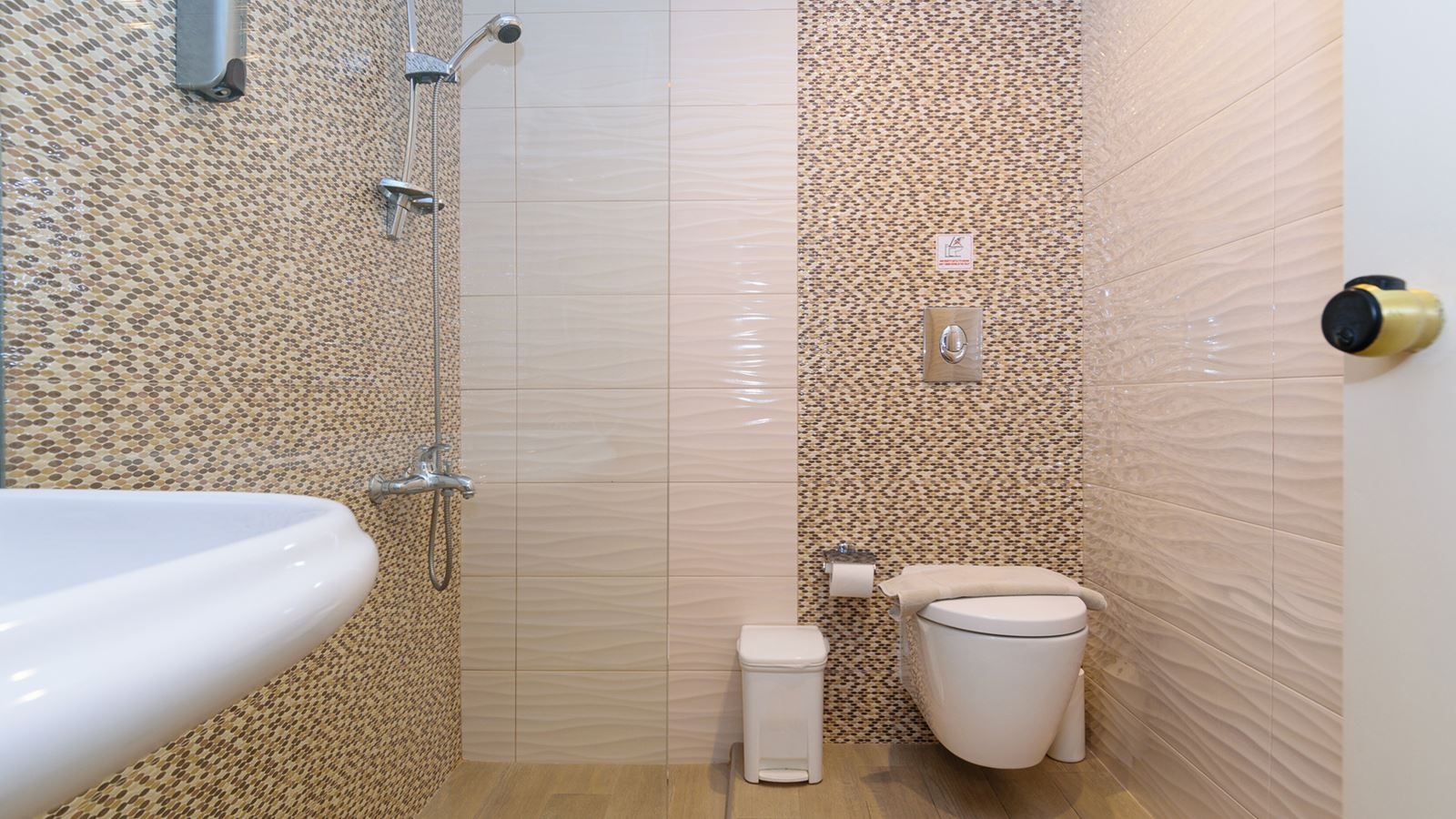 rooms-room-triple-cityview-balcony