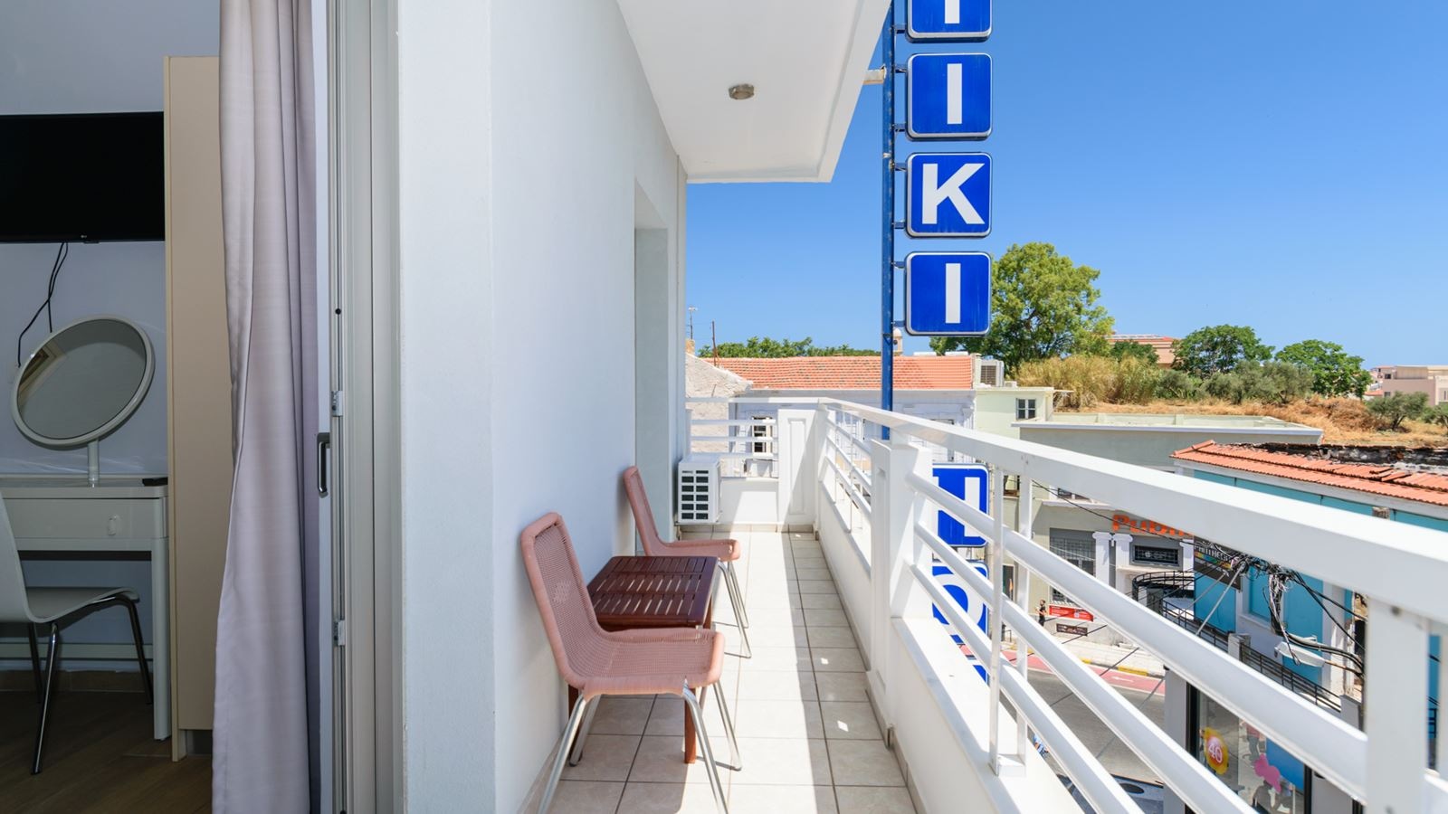rooms-room-triple-cityview-balcony