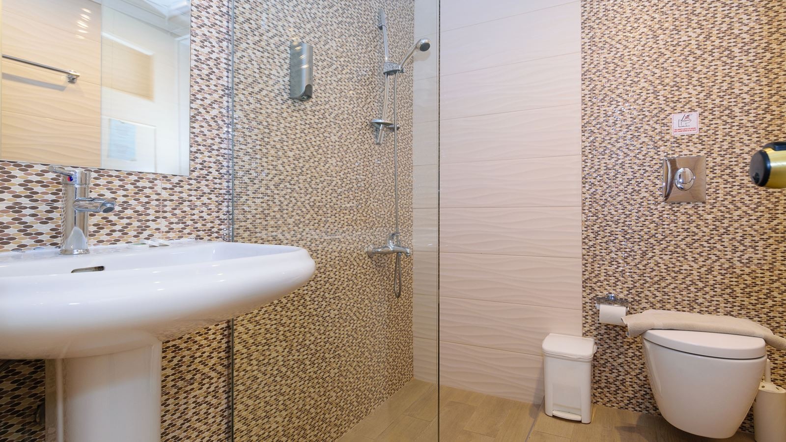 rooms-room-triple-cityview-balcony