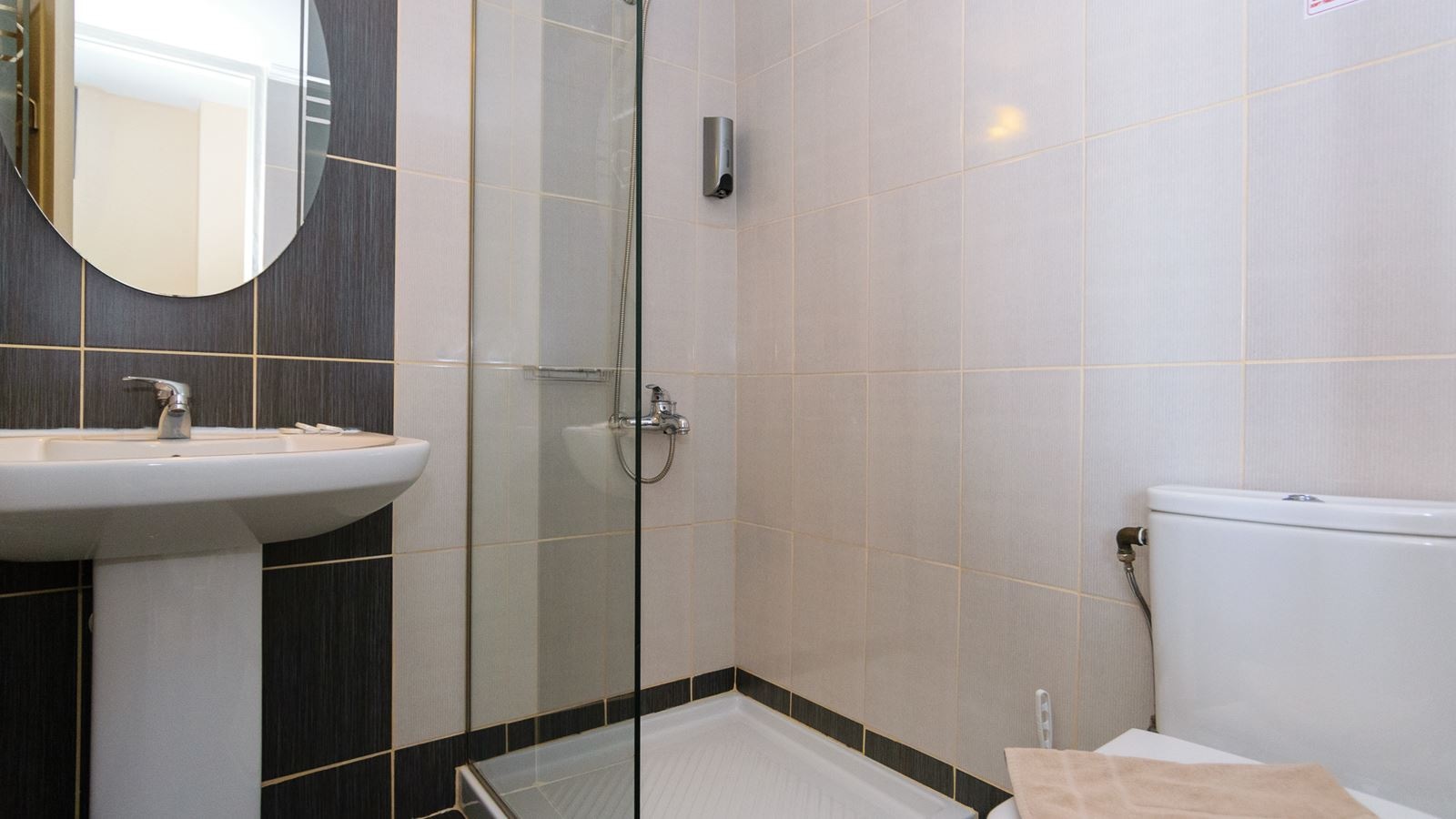 rooms-room-triple-cityview-balcony