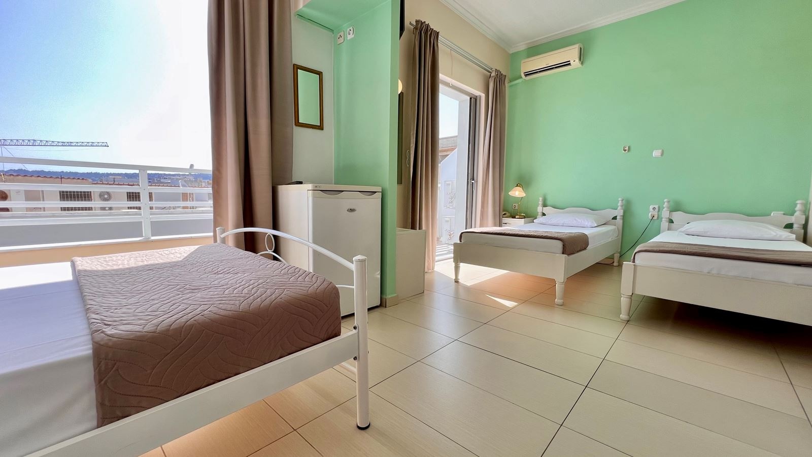 rooms-room-triple-cityview-balcony